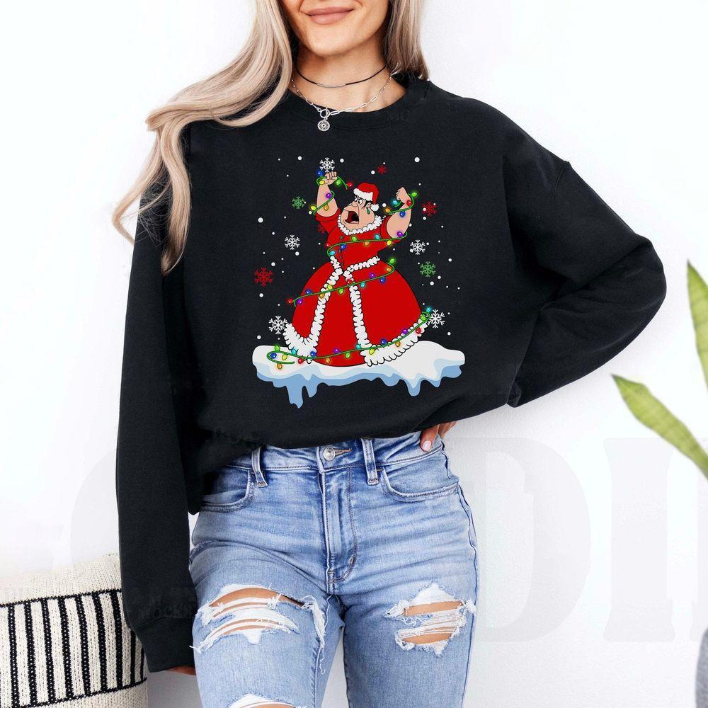 Disney Alice In Wonderland Queen Of Hearts Christmas Lights Shirt Disneyland Family Christmas Matching Shirt Disneyland Family Party Gift Design T-shirt
